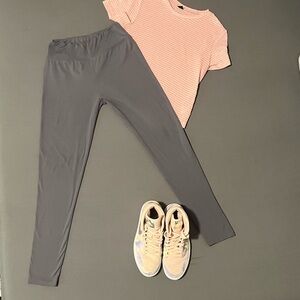 One Size Satina Gray Leggings